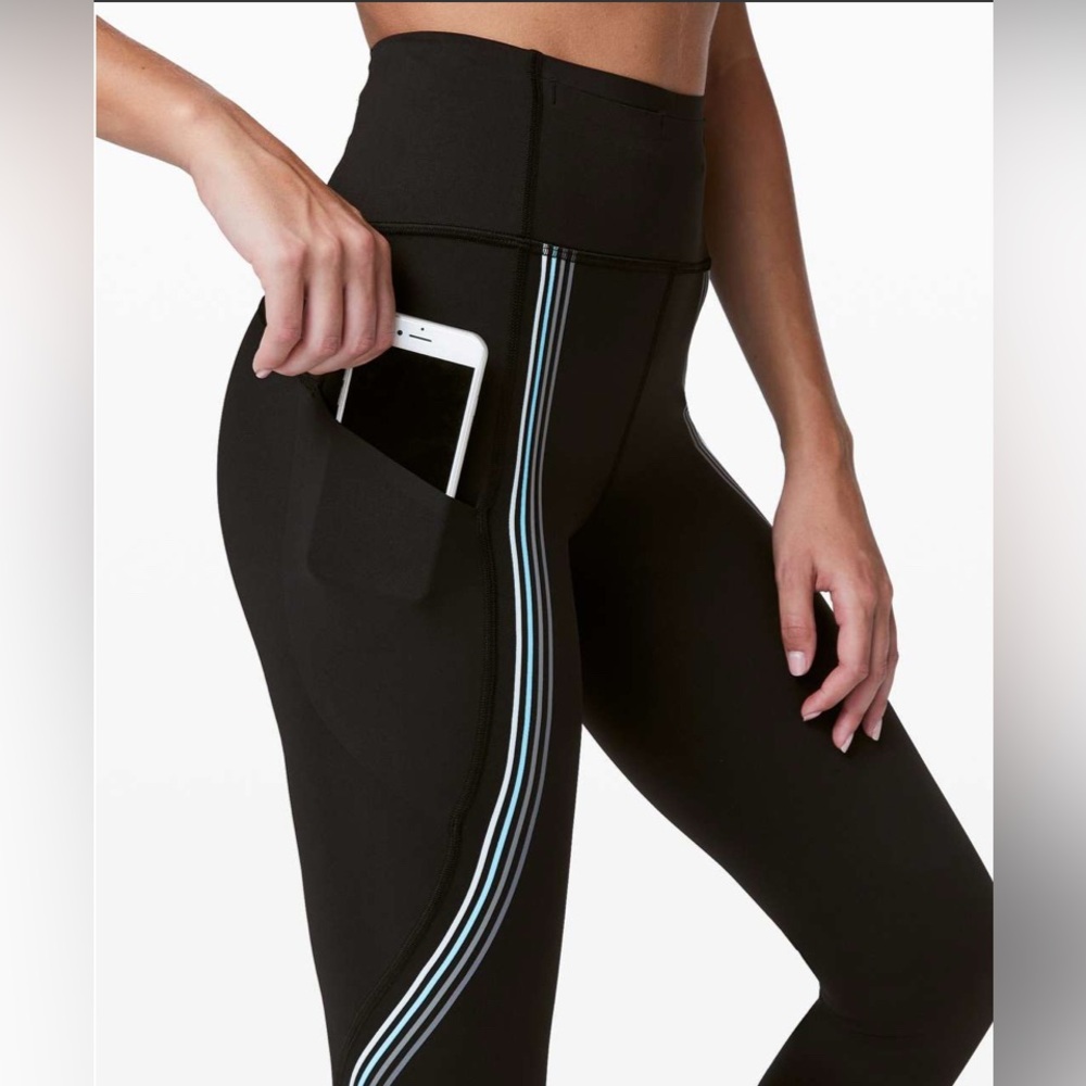 SOLD Lululemon Speed Light Tight 25" in Black Size 4 - Picture 7 of 7
